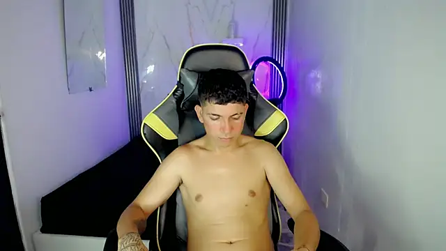 Funnyboyy_ Live XXX-chat