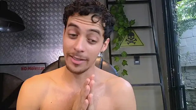 XXX chat uživo modela Jeey_Bee