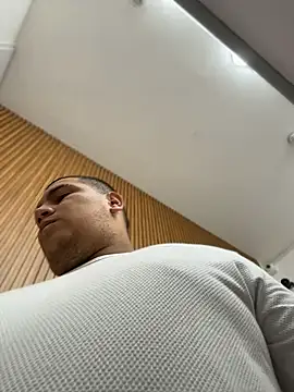 צ'אט XXX בשידור חי של Patricio_02