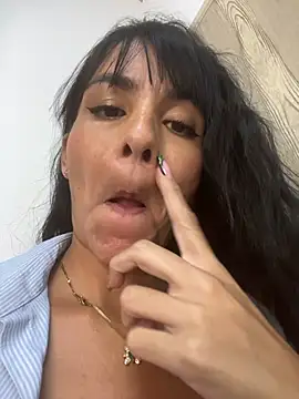 LuxeBrunetteXXX's Live XXX Chat