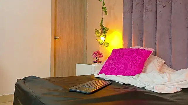 Ixxus_Raven – Naživo XXX chat