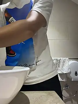 XXX chat uživo modela Lander_Cruz
