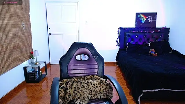 Chatroom XXX en direct de charllotee_dark
