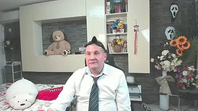 SpartacusDaddy48 live XXX chat