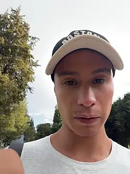 DOMINICKVEGAS77 élő XXX-chatje