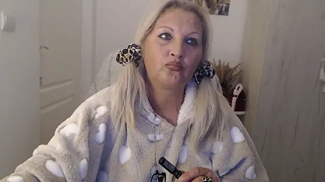 Chatroom XXX en direct de Divineblond