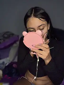 LilacNoir Adlı Modelin Canlı XXX Sohbeti