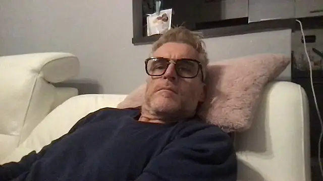 Axl_hot XXX чат на живо