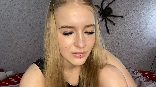 OnlyYourLina's Live XXX Chat