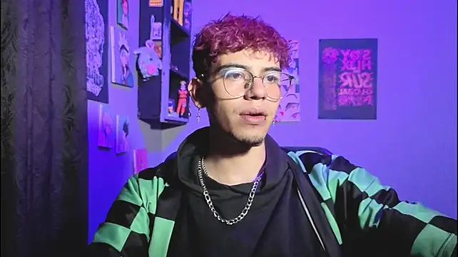 MikeyKuro Chat XXX in diretta