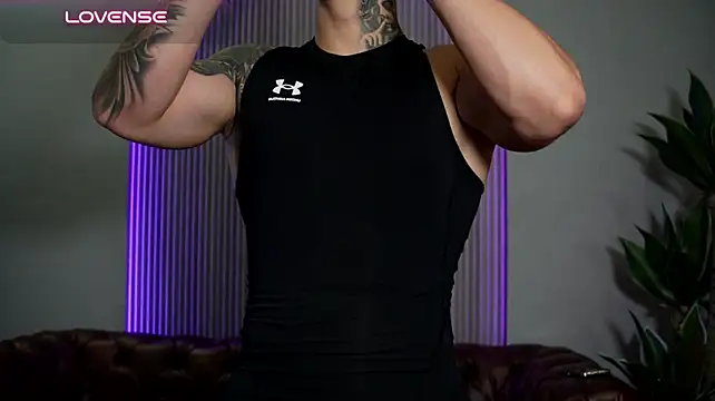 XXX chat uživo modela SalvatoreDmore