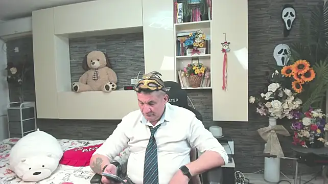 SpartacusDaddy48 Adlı Modelin Canlı XXX Sohbeti