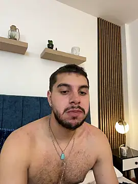 AmadeoWild XXX чат на живо