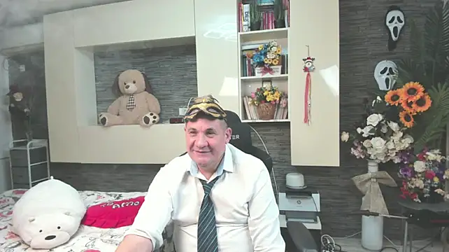 SpartacusDaddy48 Live XXX Chat