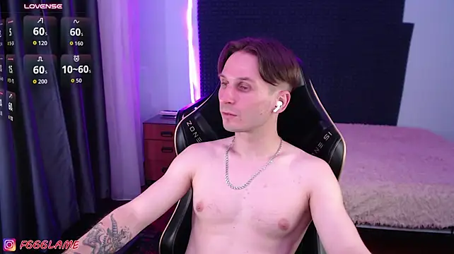 XXX chat uživo modela F666LAME