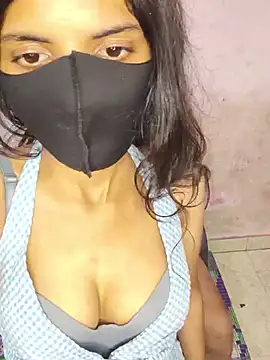 HOTTY_CUTI Adlı Modelin Canlı XXX Sohbeti