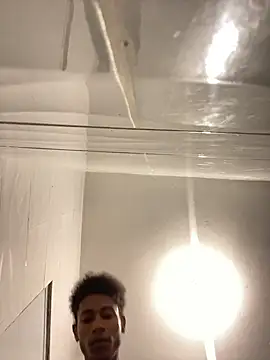 צ'אט XXX בשידור חי של Badboy_00s
