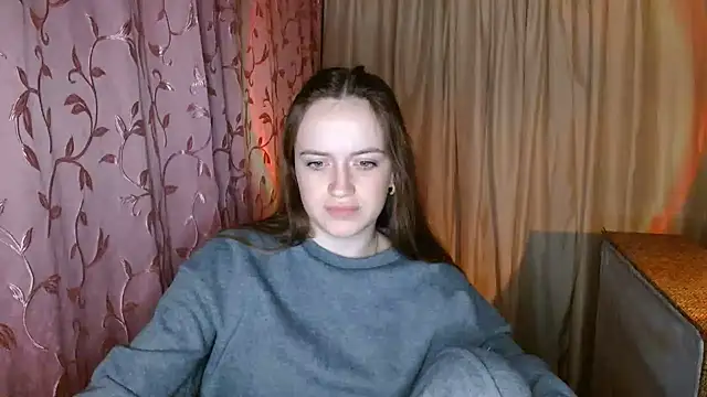 ElinaStar00 Adlı Modelin Canlı XXX Sohbeti