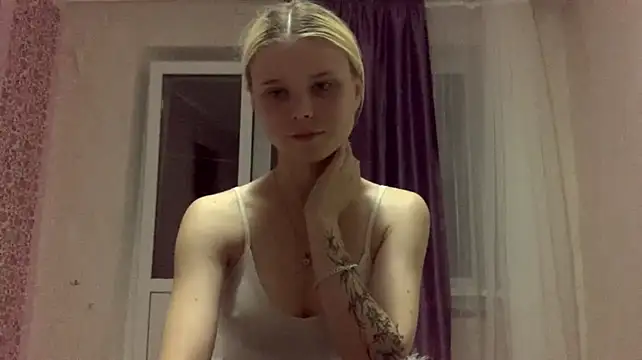 EdwinaDespres' Live XXX Chat