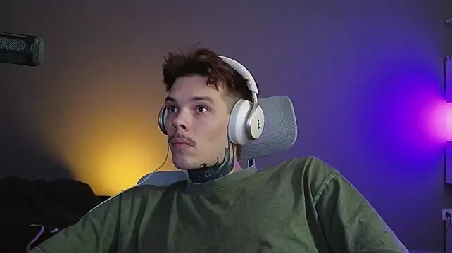 צ'אט XXX בשידור חי של DENIS_HERE