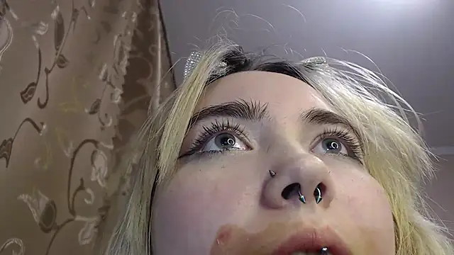 XXX chat uživo modela Hot_Iris