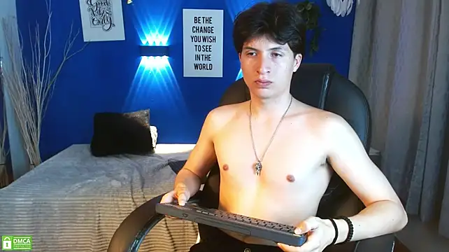XXX chat uživo modela Marcoviolet