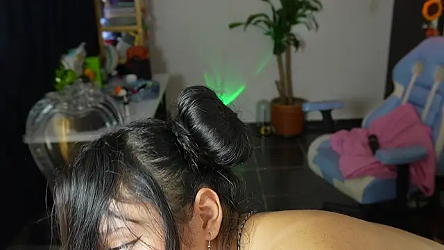 Hinata_21_'s Live XXX Chat