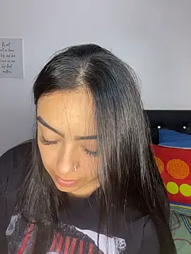 Chat +18 de nina_glow ao vivo