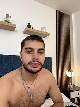 XXX chat uživo modela AmadeoWild