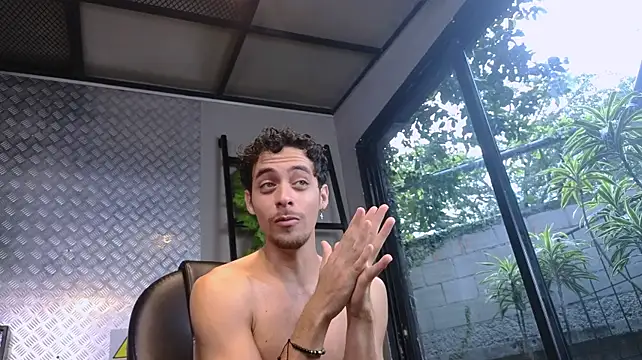 Chat XXX ao vivo de Jeey_Bee