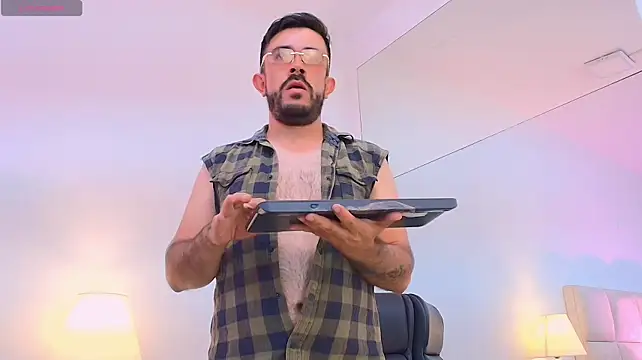 Chat XXX en directo de NicoSaint_