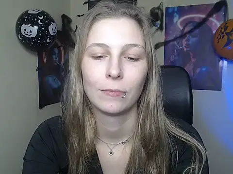 StrangerGi Adlı Modelin Canlı XXX Sohbeti