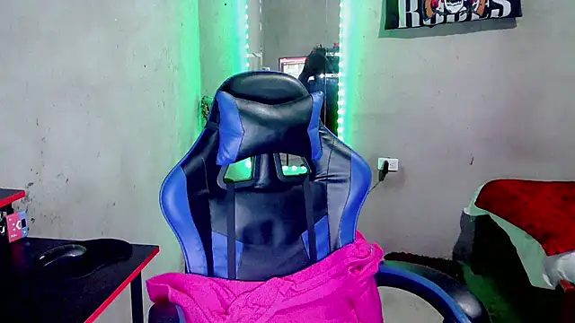 Atom_Hotn Live XXX chat