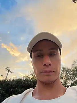 DOMINICKVEGAS77 élő XXX-chatje