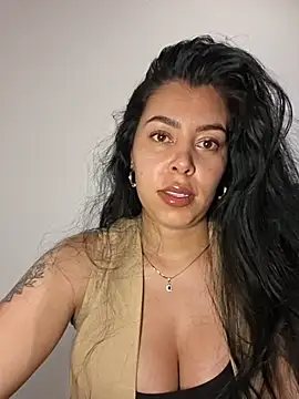 Luianna Adlı Modelin Canlı XXX Sohbeti