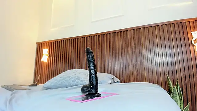 LUCIA_KHANのライブXXXチャット