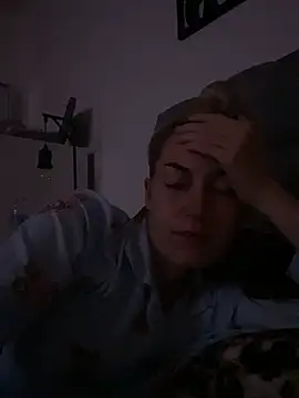 צ'אט XXX בשידור חי של petite_poppy_xox