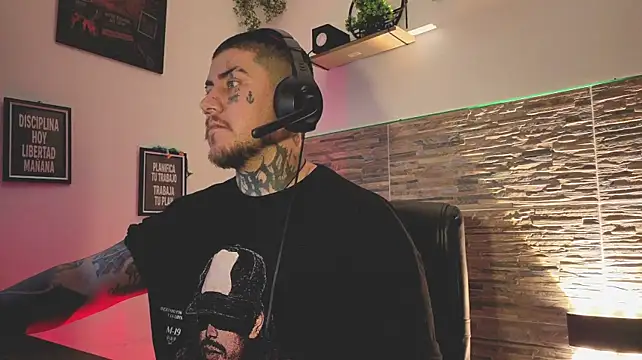 XXX chat uživo modela D3njig