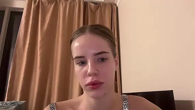 Moonveil_ élő XXX-chatje