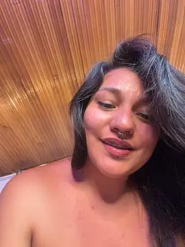 Emily_Gomezz élő XXX-chatje