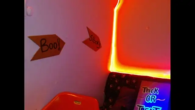 Victoria-Moon's Live XXX Chat