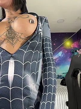 Chat +18 de Nella_Dolls ao vivo