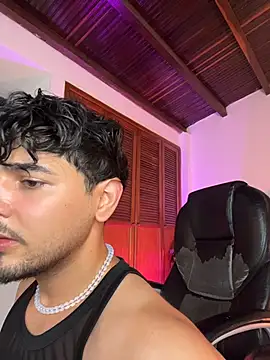 Samir_bear Adlı Modelin Canlı XXX Sohbeti