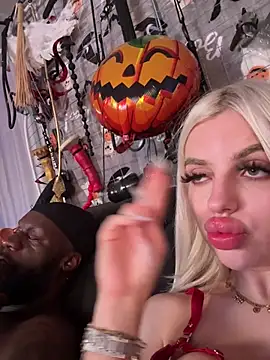 XXX chat uživo modela MacTroy