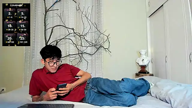 tom_Howard Live XXX Chat