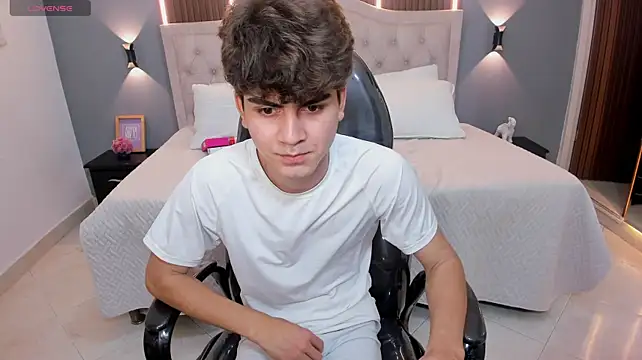 Chat XXX en directo de Tommy18__