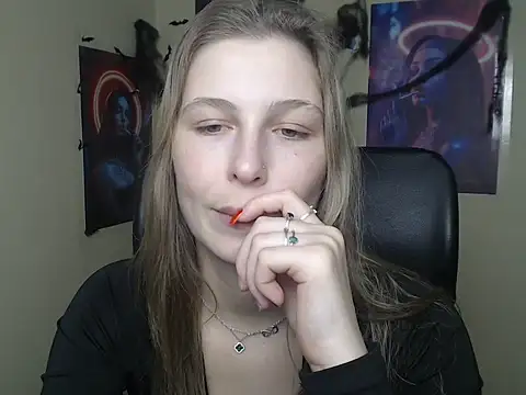 StrangerGi Adlı Modelin Canlı XXX Sohbeti
