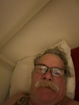 Chat +18 de Caesar_Baxter ao vivo