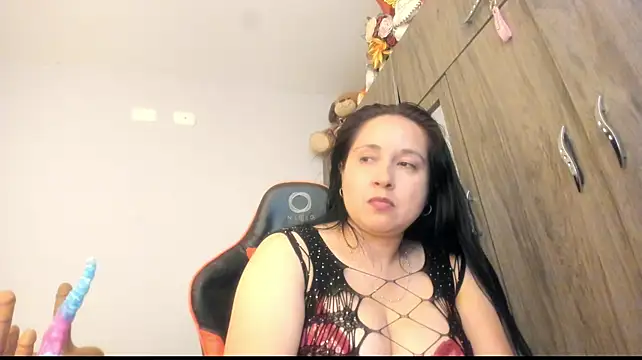 XXX chat uživo modela cami_hot_tits
