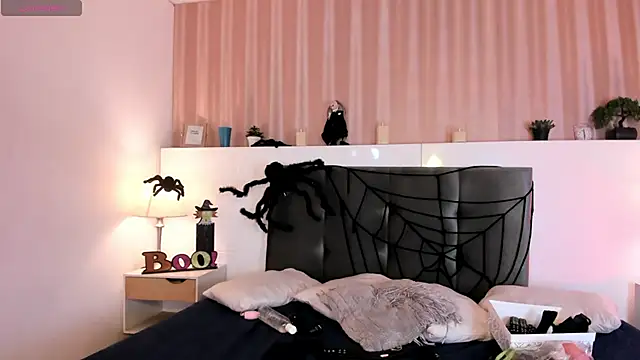 AliceMadnes live XXX chat